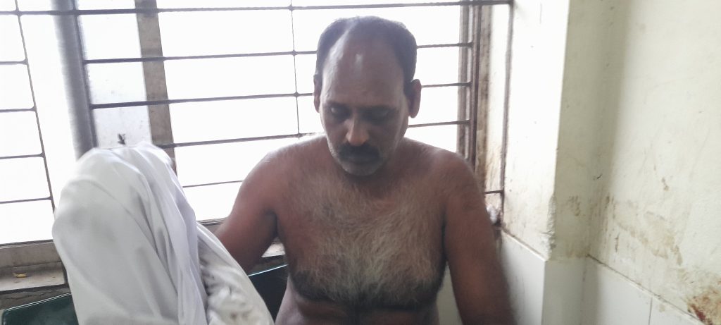 সালথায় এবার কৃষকদলের কর্মীকে হাতুড়িপেটা, ব্যথায় কাতরাচ্ছেন হাসপাতালে