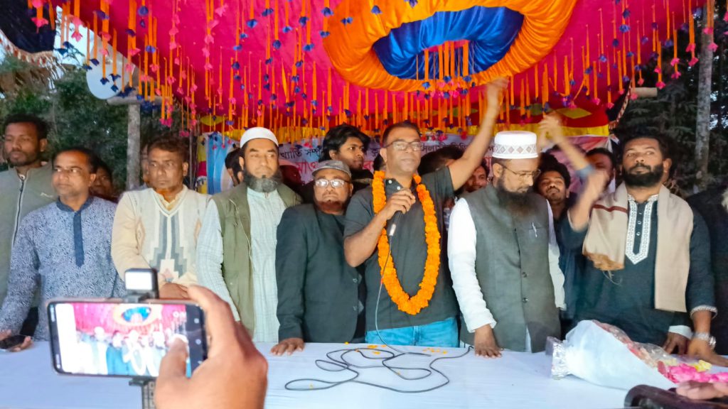 ফরিদপুরে আ’লীগের অত্যাচারে বাড়ি ছাড়া : অতঃপর ১৫ বছর পর ফিরলেন বাড়ি