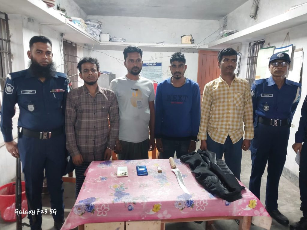 সদরপুরে ডাকাতদলের ৪ সদস্য গ্রেপ্তার