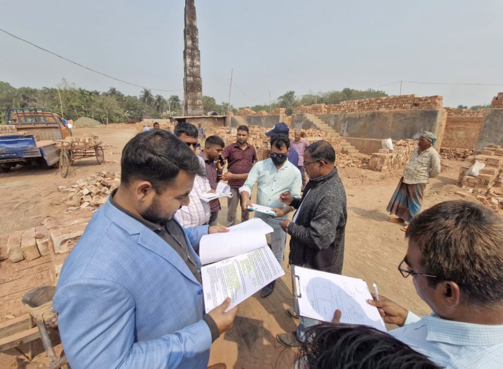 ফরিদপুরে তিন ইটভাটাকে সাড়ে ৪ লাখ টাকা জরিমানা