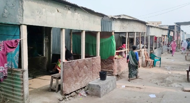 ফরিদপুরের যৌনপল্লিতে জন্মনিবন্ধন জটিলতায় স্কুলের বাইরে শিশুরা