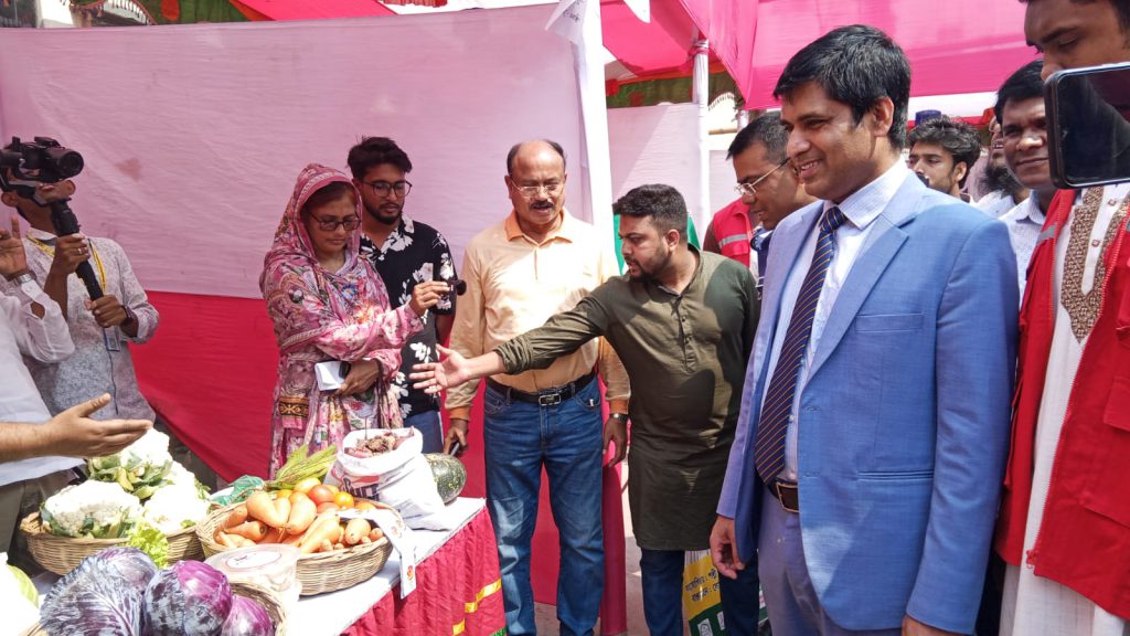 ফরিদপুরে রমজান ব্যাপী ন্যায্য মূল্যের বাজার শুরু, ক্রেতাদের স্বস্তি