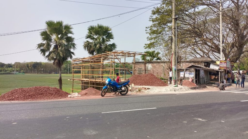 নগরকান্দায় সরকারি জায়গা দখল করতে গিয়ে বিএনপি নেতা আটক