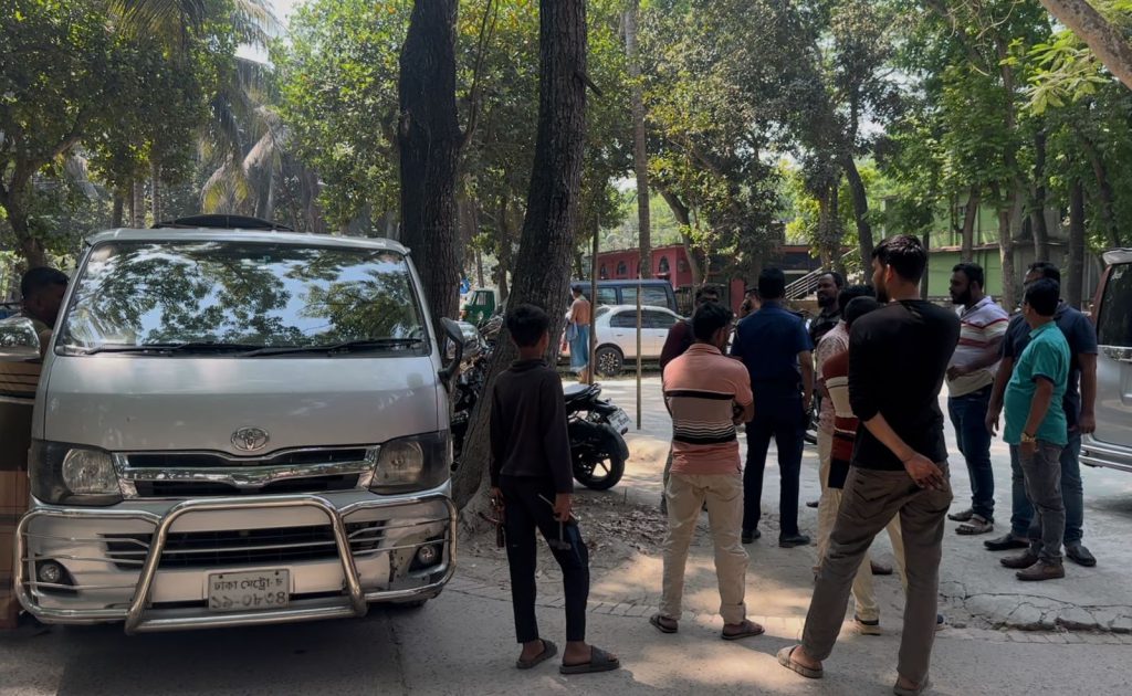 যাত্রী সেজে ভাড়া করা ছিনতাইকৃত গাড়ি বোয়ালমারী থেকে উদ্ধার