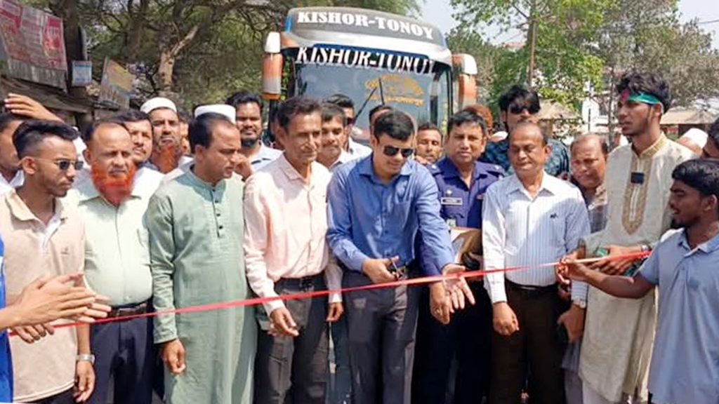 অবশেষে সালথা-ফরিদপুর সড়কে বাস চলাচল শুরু