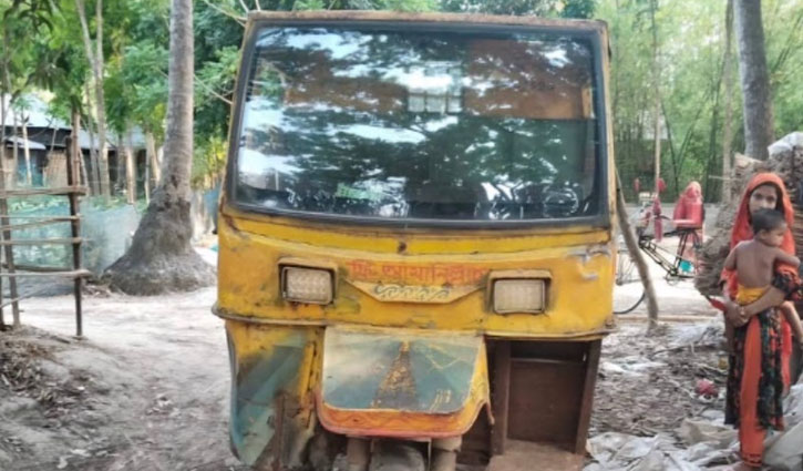 ফরিদপুরে বাবার গাড়ির নিচে চাপা পড়ে সন্তানের মৃত্যু
