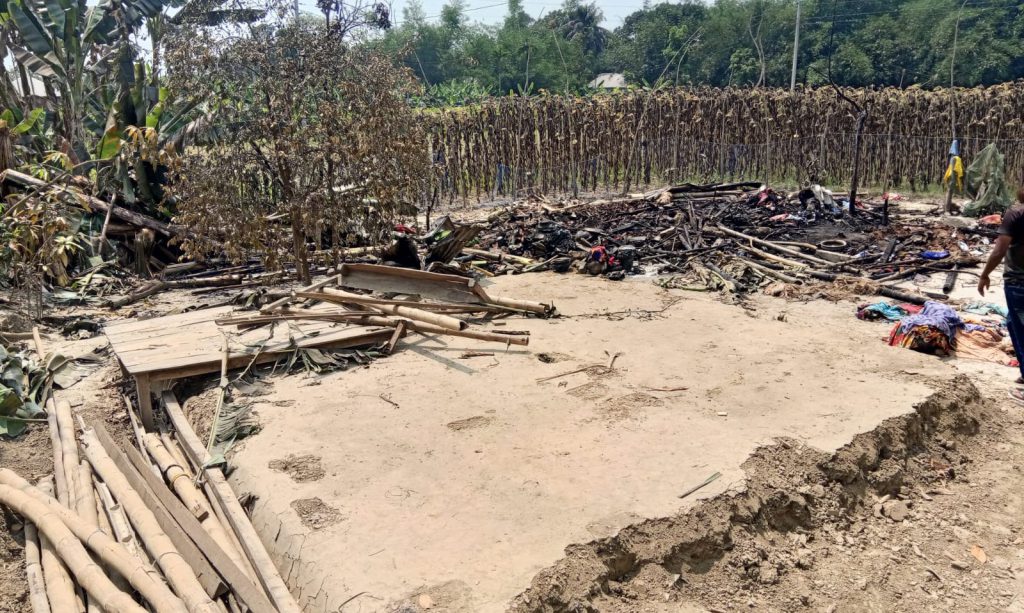 ফরিদপুরে দিনমজুরের বসতবাড়ি পুড়িয়ে দেওয়ার অভিযোগ আ.লীগ নেতার বিরুদ্ধে!