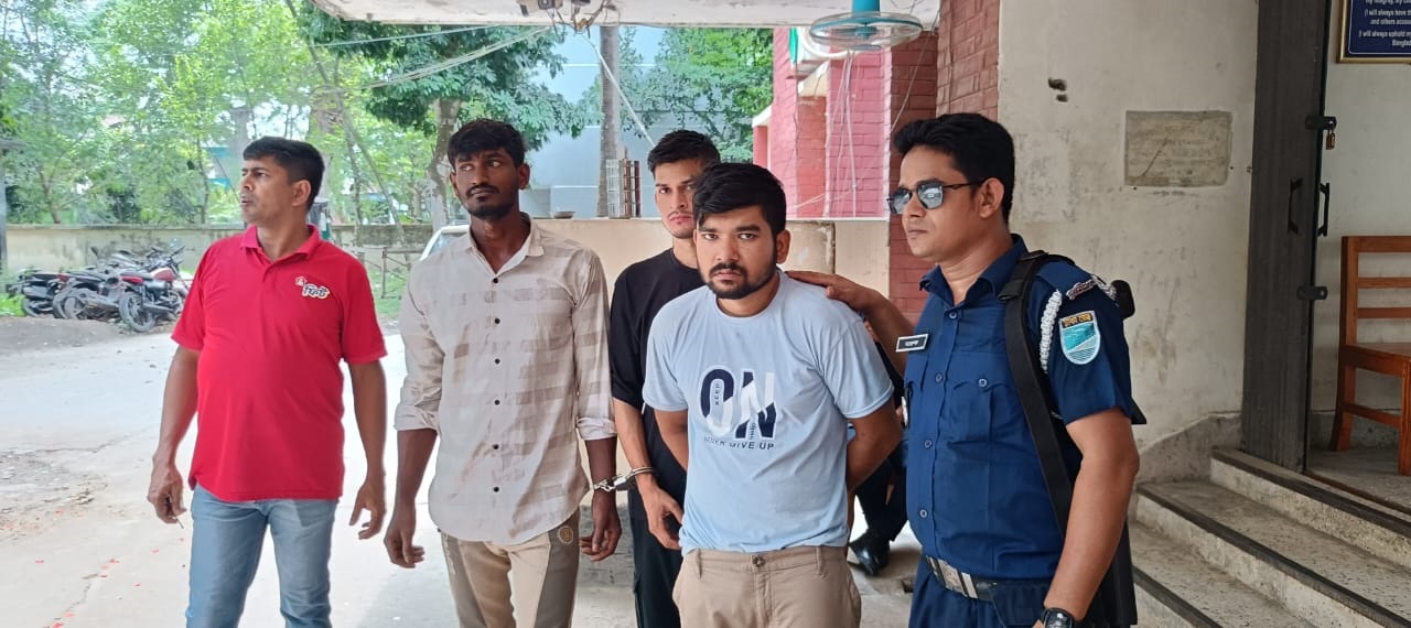 ফরিদপুরে ছিনতাই হওয়া প্রাইভেটকারসহ তিনজন গ্রেপ্তার