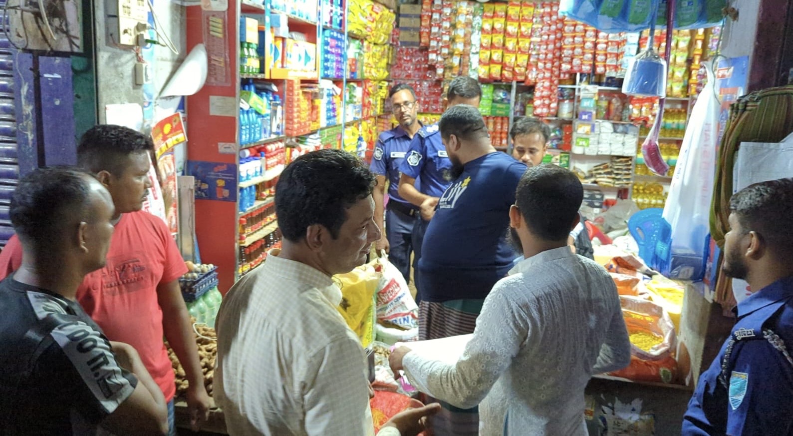 নগরকান্দায় ভ্রাম্যমাণ আদালতের অভিযানে নকল সিগারেট ও নিষিদ্ধ পলিথিন ধ্বংস