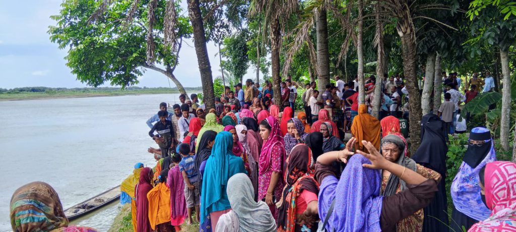 ফরিদপুরের মধুমতি নদীতে এক মৎস্যজীবীর বৈঠার আঘাতে নিখোঁজ অপর মৎস্যজীবী 