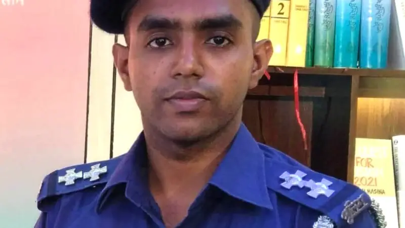 ফরিদপুরে মোটরসাইকেল নিয়ন্ত্রণ হারিয়ে গাছের সঙ্গে ধাক্কা, এসআই বোরহান নিহত