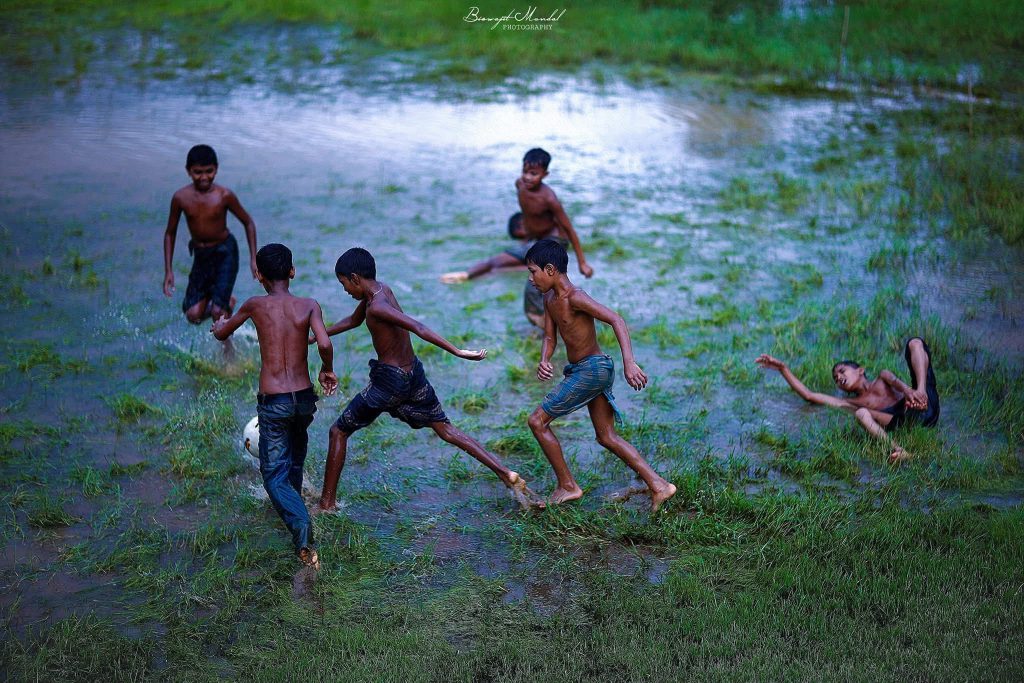 ‘পথের বাঁকে’