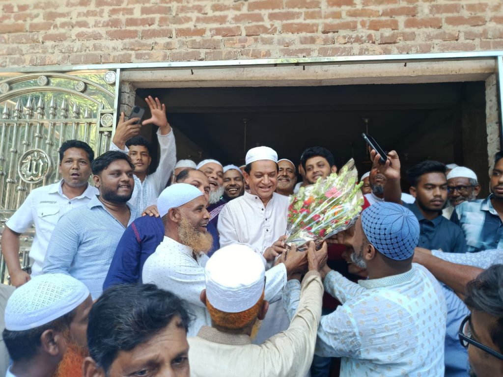 ‘আমার সভায় আসতে নিষেধ করা ও মামলা দেওয়ার ভয়-ভীতি দেখানো হচ্ছে’    — এ.কে. আজাদ