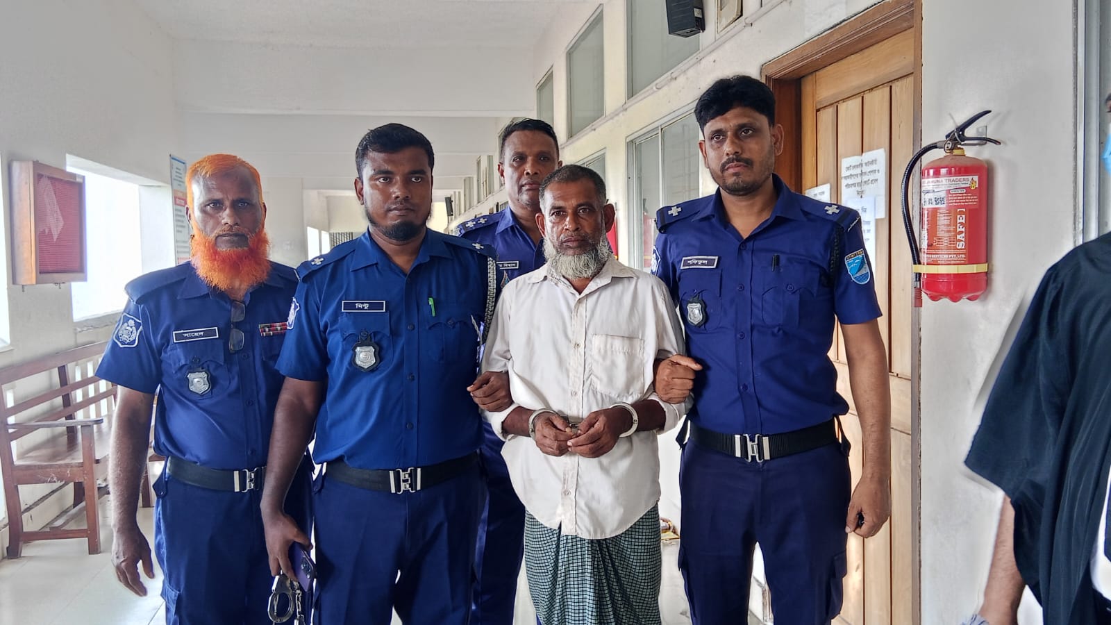 ফরিদপুরে পুত্রবধূকে ধর্ষণের দায়ে শ্বশুরের যাবজ্জীবন
