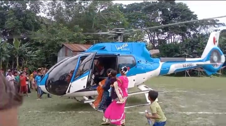 ফরিদপুরে হেলিকপ্টারে চড়ে বিয়ে করলেন কুয়েত প্রবাসী
