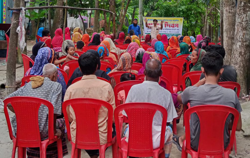 ফরিদপুরে দেশি মুরগি পালনে উন্নত আবাসন ও অর্থনৈতিক সম্ভাবনা নিয়ে খামার দিবস