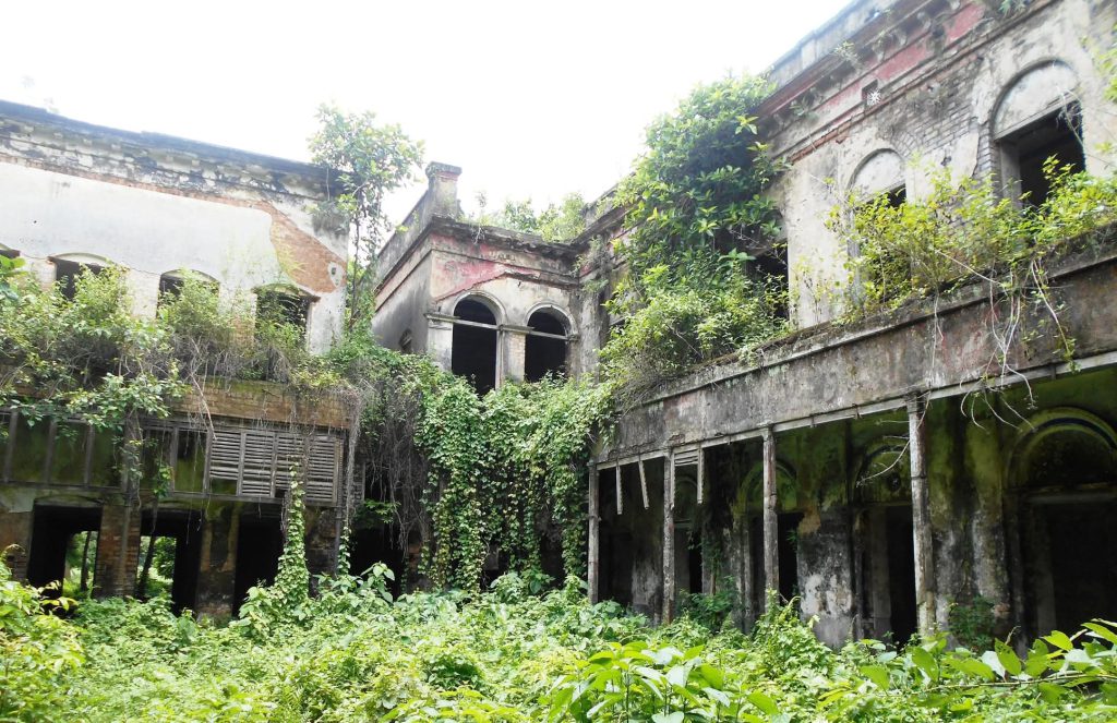 বিলুপ্তির পথে ৪’শ বছরের পুরনো ফরিদপুরের বাইশ রশি জমিদার বাড়ি