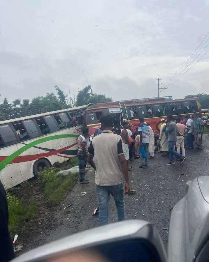 ফরিদপুরে দুই বাসের সংঘর্ষে নিহত ৩, আহত ১০