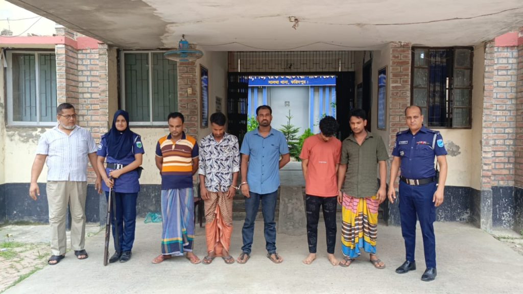 সালথায় ইয়াবাসহ পাঁচ মাদক কারবারি আটক