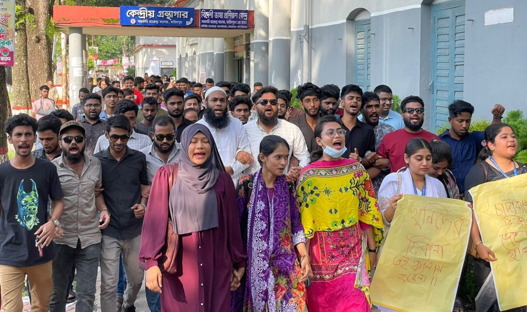 ঢাকায়‌ ‌ব্যবসায়ী‌ হত্যাকান্ডের প্রতিবাদে ফরিদপুরে বিক্ষোভ মিছিল 