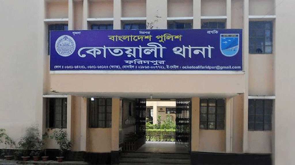 এ.কে. আজাদের বাড়িতে চড়াও : ফরিদপুরে ১৬ বিএনপি নেতাকর্মীর নামে থানায় অভিযোগ