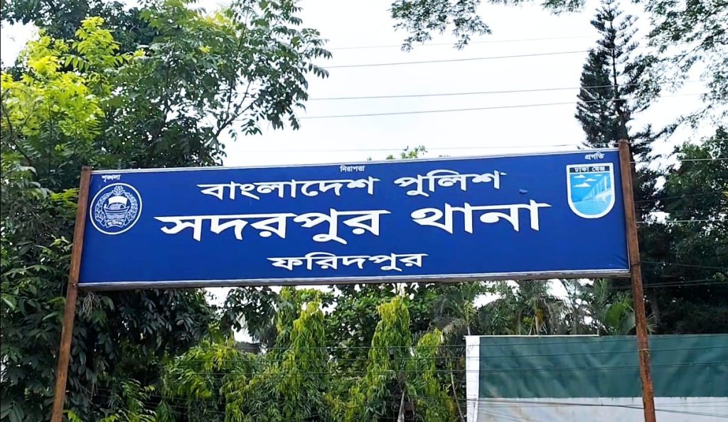 সদরপুরে রাস্তা পার হওয়ার সময় ইজিবাইকের চাপায় প্রাণ গেল শিশুর