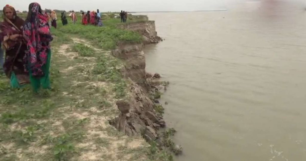 ফরিদপুরে ভাঙ্গনের আতঙ্কে পদ্মাপাড়ের মানুষ
