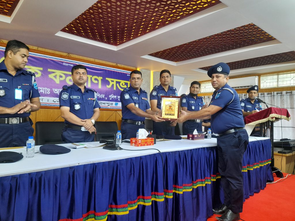 ফরিদপুরের শ্রেষ্ঠ ওসি আতাউর রহমান