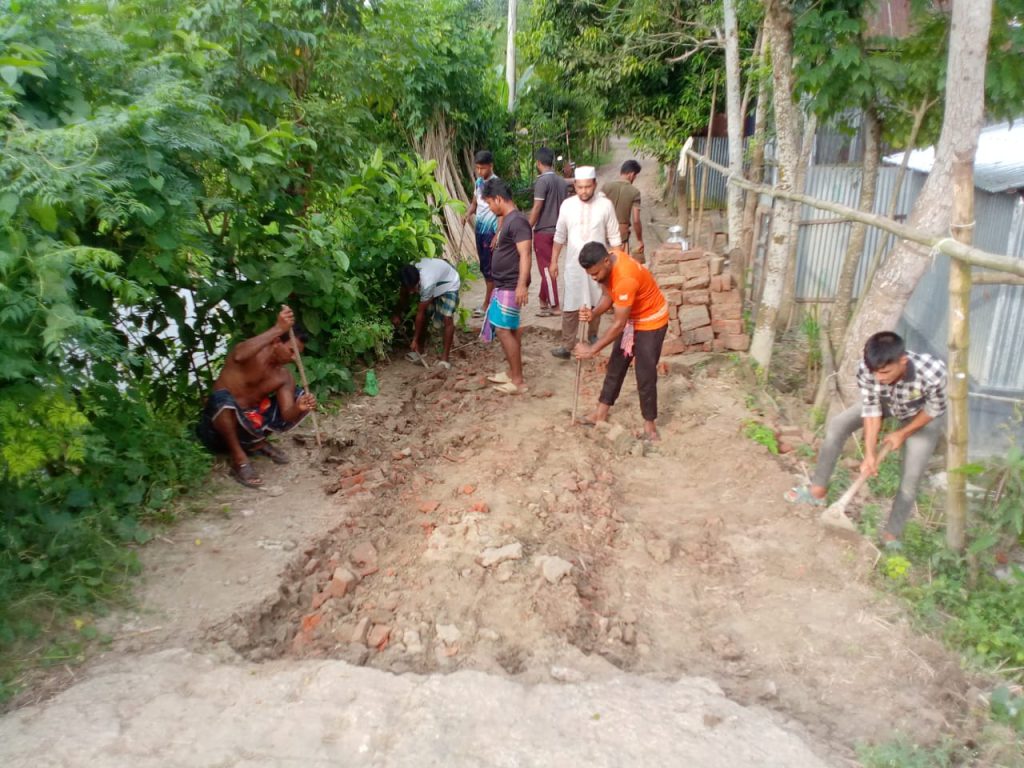 সালথায় সেতুর সংযোগ সড়ক মেরামত করে দিল জামায়াত
