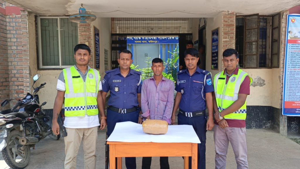 সালথায় দুই কেজি গাঁজাসহ মাদক বিক্রেতা আটক