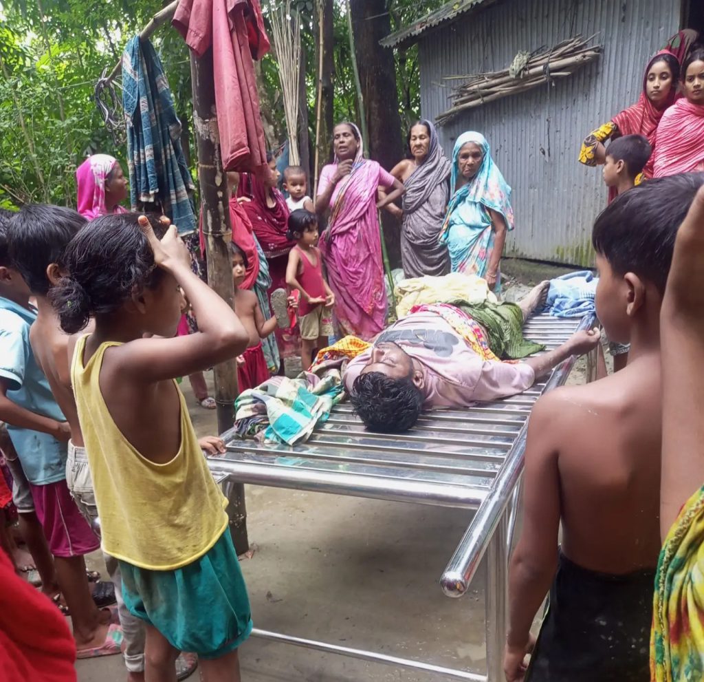 সালথায় ভ্যানচালক হত্যা নিয়ে ধুম্রজাল, মুখ খুলছেনা কেউ!