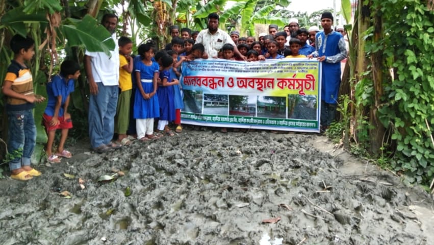 ভাঙ্গায় কাঁচা রাস্তার বেহাল দশা, ৬ শতাধিক শিক্ষার্থীর পড়ালেখা বন্ধের পথে