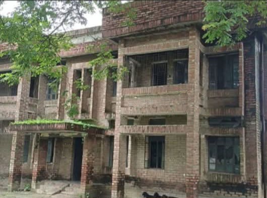 সদরপুরের উপ-স্বাস্থ্যকেন্দ্রটি ভয়াবহ ঝুঁকিপূর্ণ, চরম আতঙ্কে রোগীরা