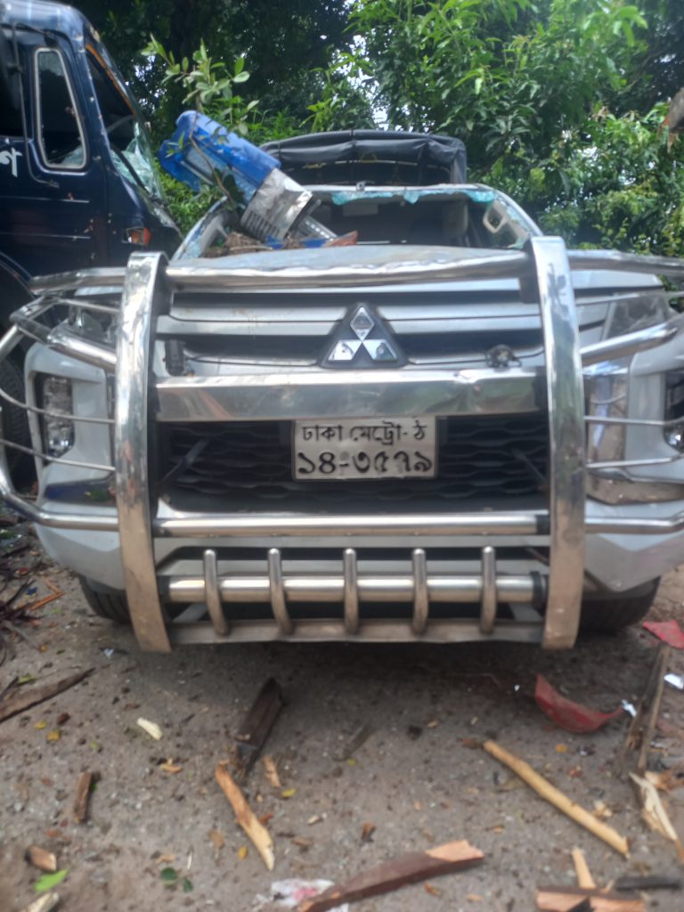 ফরিদপুরের ভাঙ্গায় তান্ডব : পুলিশের ৮ গাড়ি ও ১৯ মোটরসাইকেল ভাঙচুর