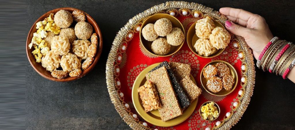 সালথায় দুর্গাপূজা উপলক্ষ্যে ঘরে ঘরে চলছে নাড়ু তৈরির কাজ 