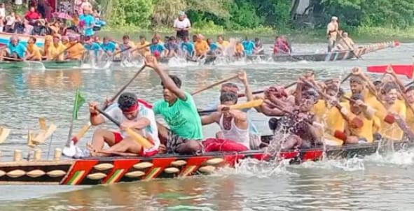 ফরিদপুরে আবহমান গ্রাম-বাংলার ঐতিহ্য নৌকা বাইচ