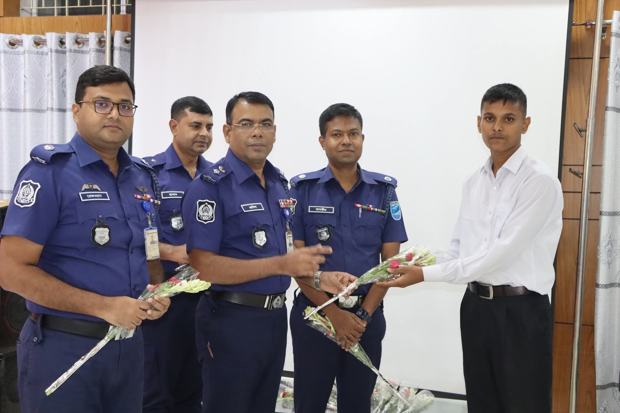 ফরিদপুরে মাত্র ১২০ টাকায় পুলিশে চাকুরি পেল তাঁরা