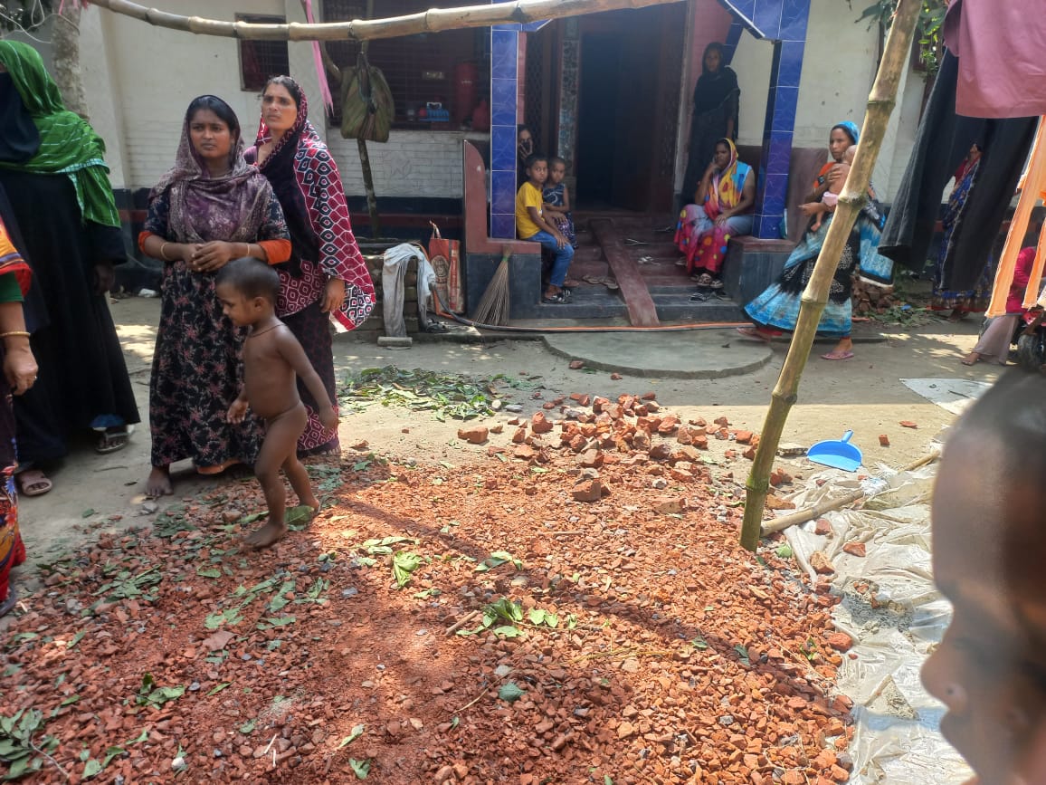 সালথায় মসজিদের চাবি না দেওয়ায় দু’গ্রুপের সংঘর্ষে আহত ৩০, বাড়িঘর ভাঙচুর