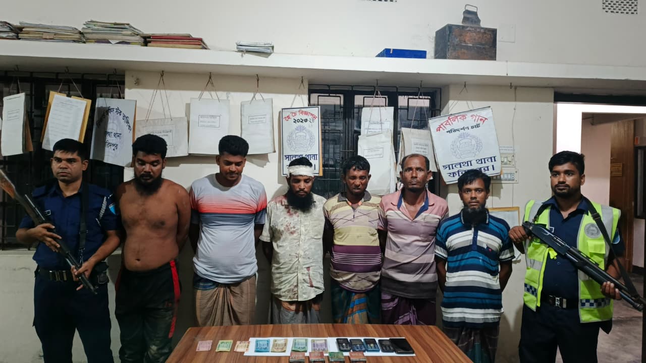 সালথায় জুয়ার আসরে যৌথবাহিনীর হানা, ৬ জুয়াড়ি গ্রেপ্তার