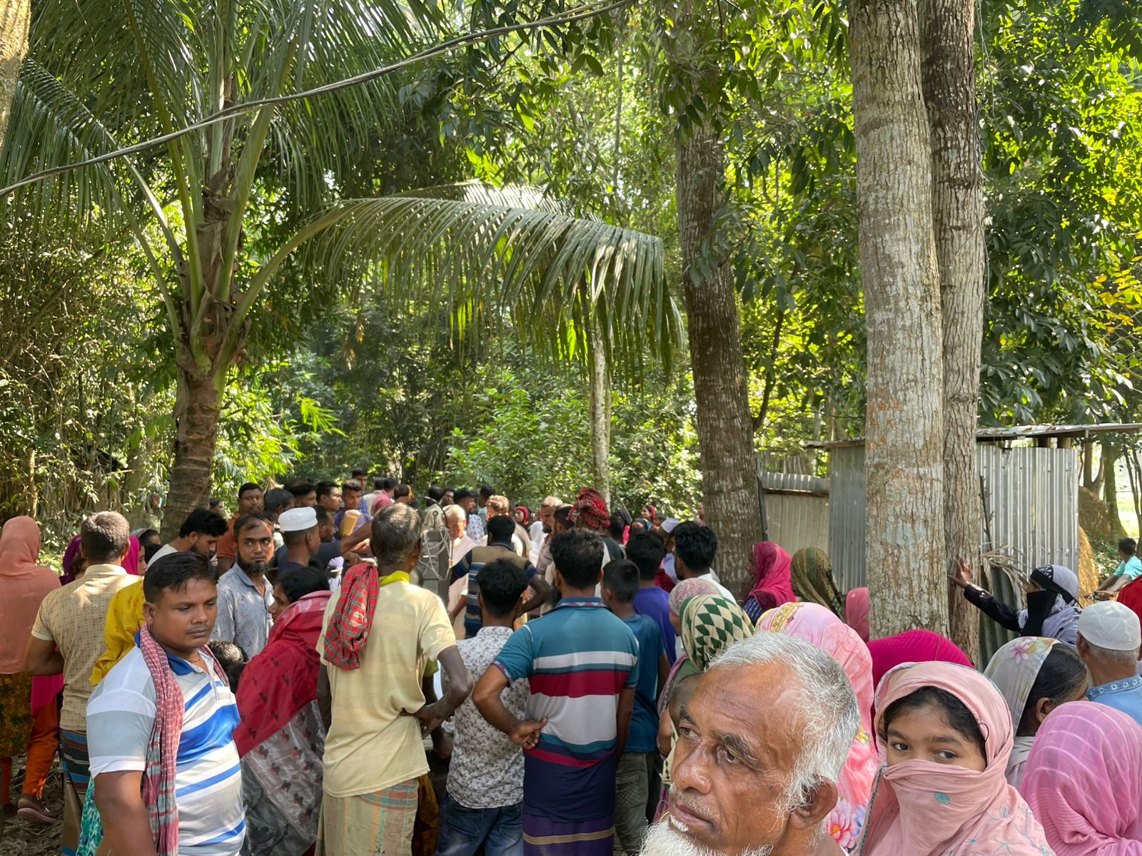 রাতে বাসর, সকালে সালথায় আখক্ষেতে মিলল বরের ঝুলন্ত লাশ