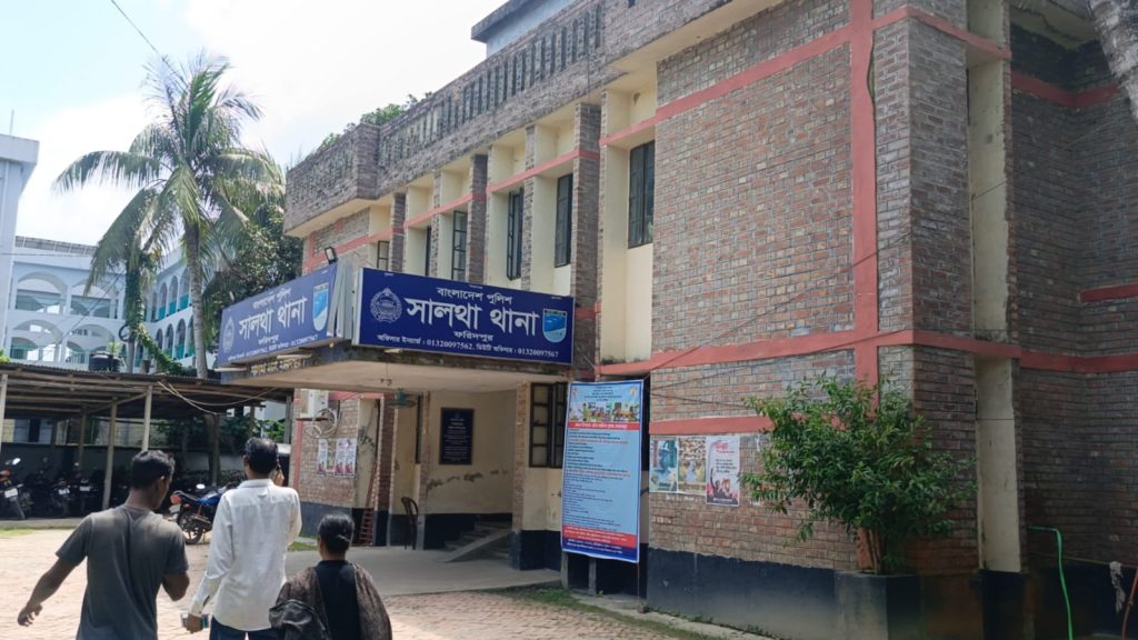 সালথায় সিঁধকেটে ঘরে ঢুকে গৃহবধূকে ধর্ষণের অভিযোগে যুবক গ্রেপ্তার