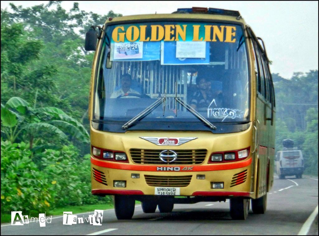 ফরিদপুরে গোল্ডেন লাইন পরিবহনের ধাক্কায় প্রাণ গেল কলেজছাত্রের