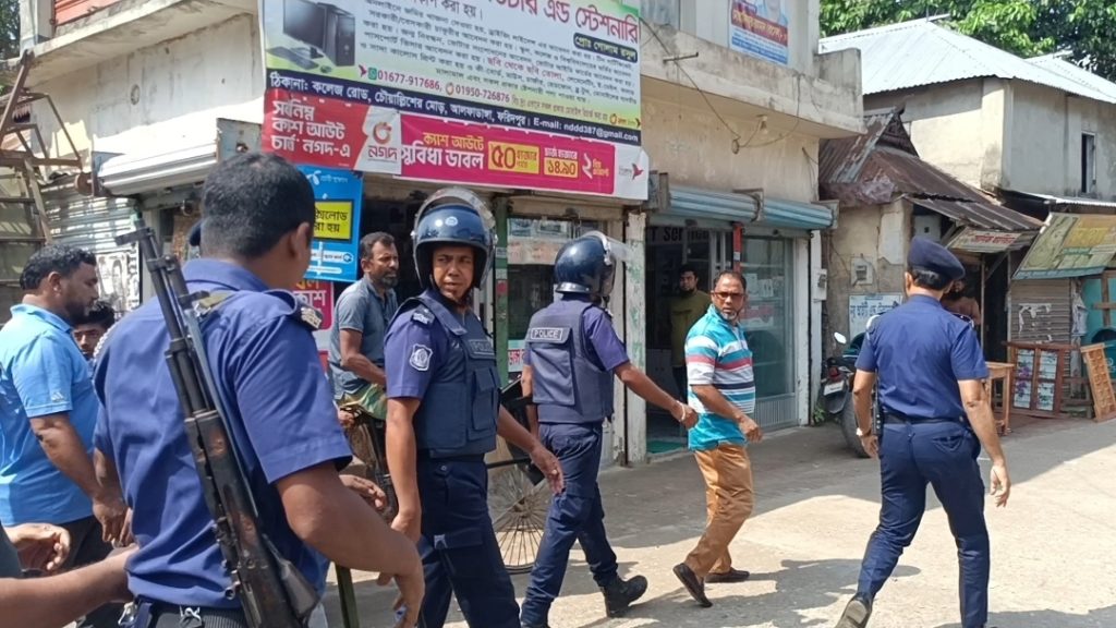 ফরিদপুরে বিএনপির চার নেতাকর্মী গ্রেপ্তার