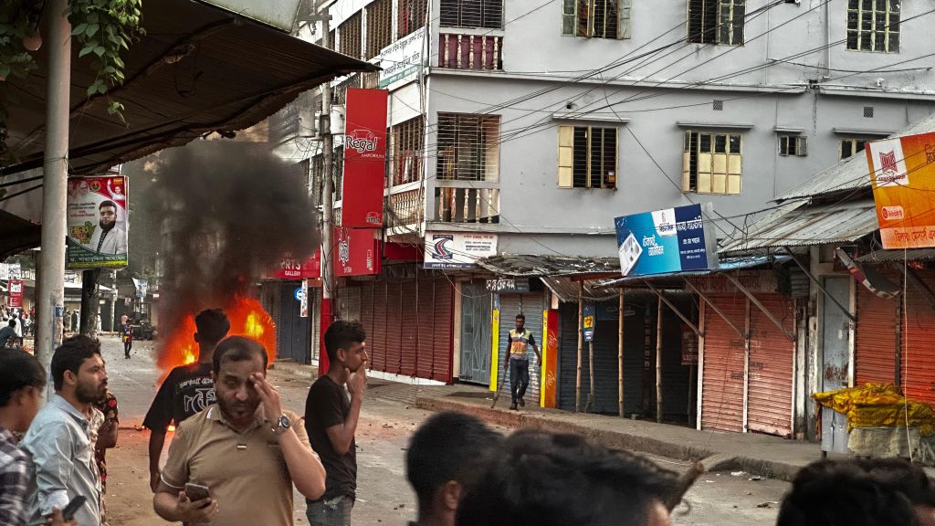 ফরিদপুরে বিএনপির দুই পক্ষের সংঘর্ষে রণক্ষেত্র, পুলিশসহ আহত ২৩