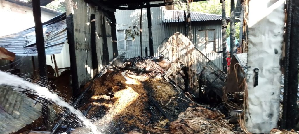সালথায় আগুনে কৃষকের বসতবাড়ি পুড়ে ছাই