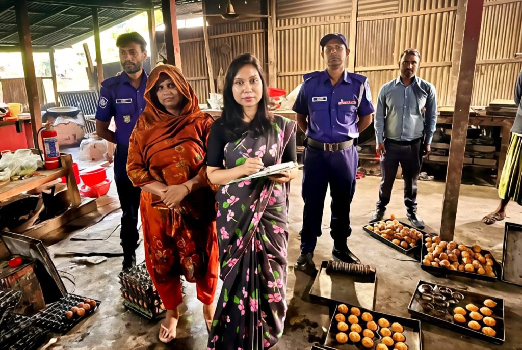 সদরপুরে অস্বাস্থ্যকর পরিবেশে খাবার তৈরি করায় ৪ বেকারিকে জরিমানা