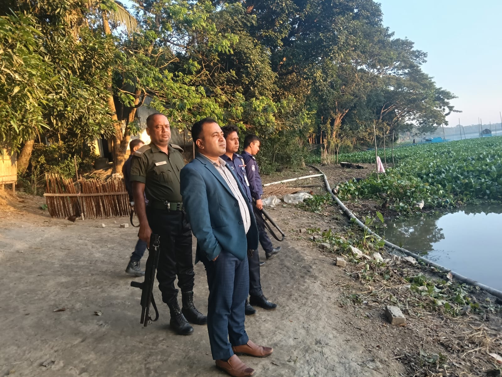 সালথার কাগদী বাওরের অবৈধ ড্রেজার মেশিন গুঁড়িয়ে দিল প্রশাসন