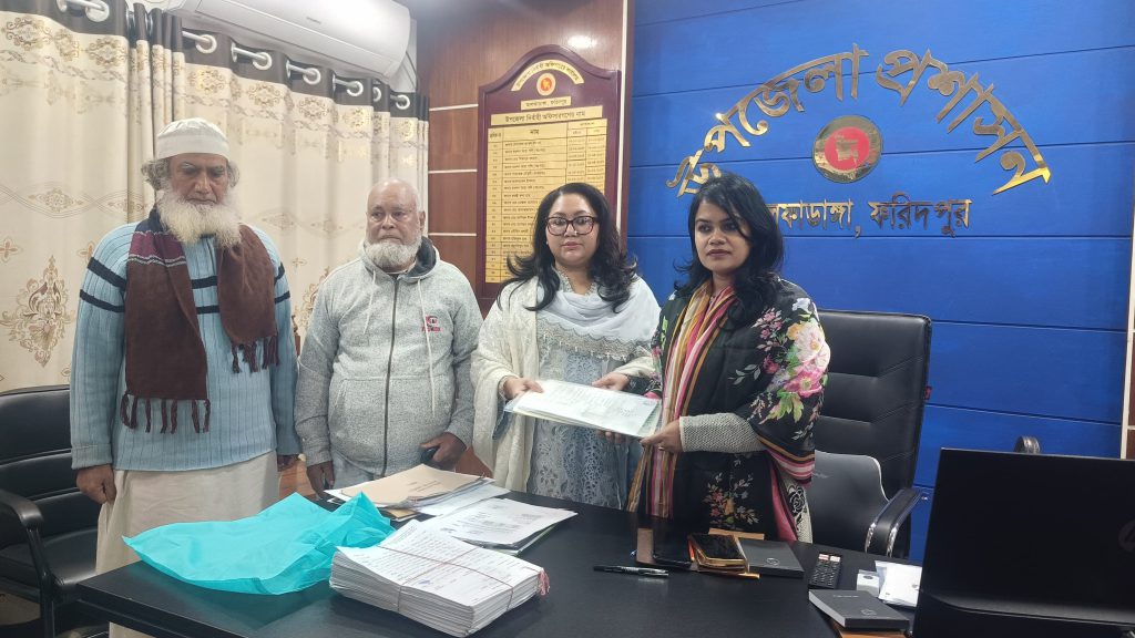 ফরিদপুর-১ আসনে স্বতন্ত্র প্রার্থী হিসেবে মনোনয়ন দাখিল করলেন সাংবাদিক আরিফুর রহমান দোলন