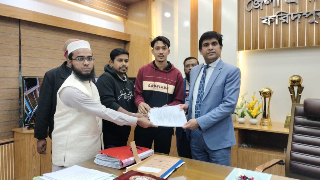 ফরিদপুর–৪ এ ‘আলোচিত প্রার্থী’ রায়হান জামিলের মনোনয়ন দাখিল