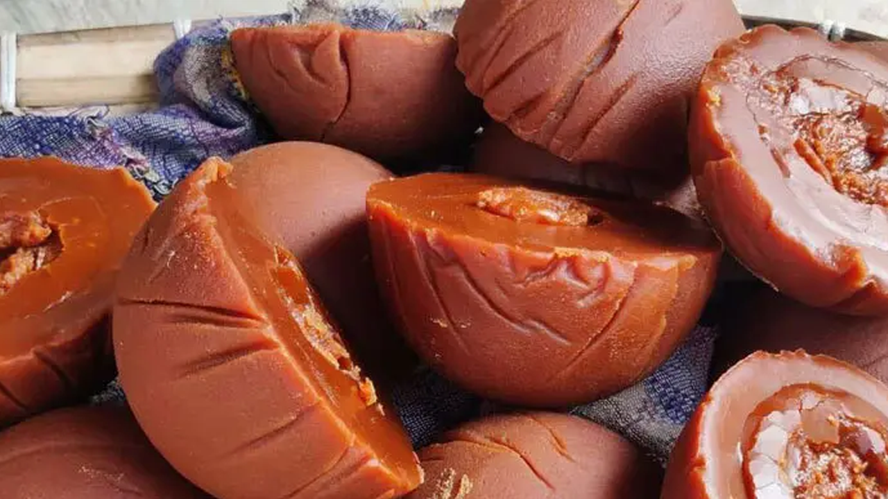 খাঁটি খেজুরের গুড় চেনার সহজ ৪ উপায়